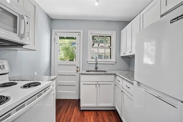 $1,175 | 210 West Willingham Street, Unit B, Cleburne, TX 76033