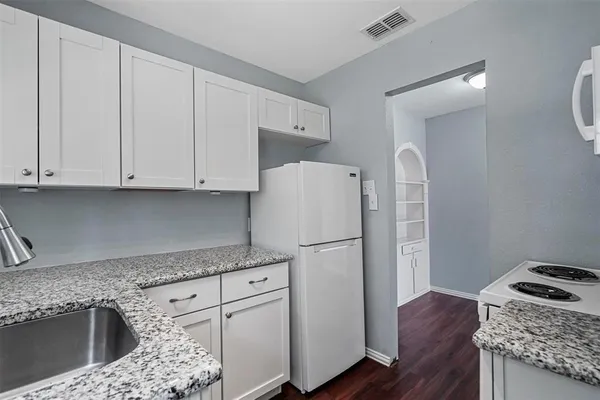 $1,175 | 210 West Willingham Street, Unit B, Cleburne, TX 76033