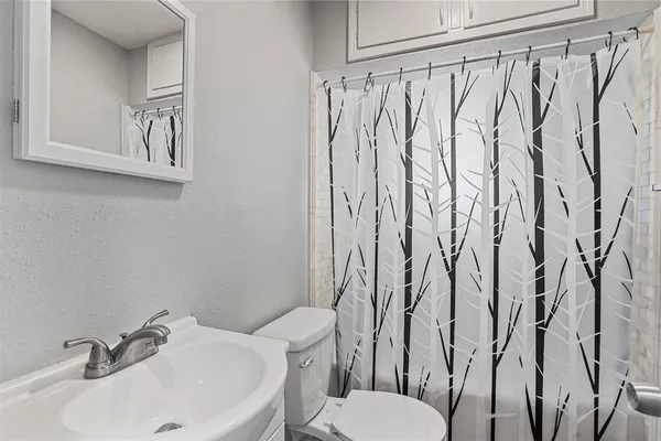 $1,175 | 210 West Willingham Street, Unit B, Cleburne, TX 76033