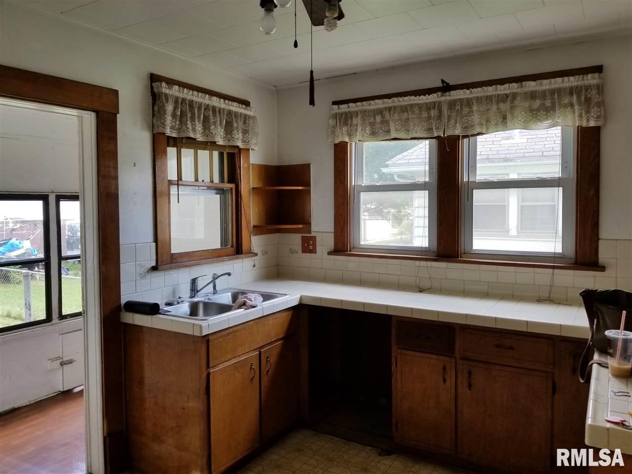 2920 Rockingham Road Davenport, IA 52802 - Photo 6 of 15 Gallery Image 6