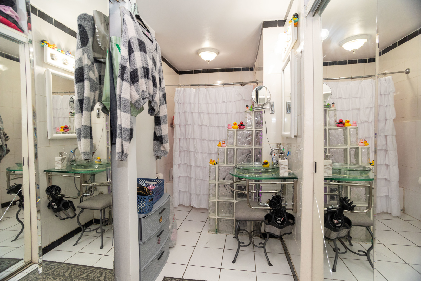 5601 North Sheridan Road, Unit 13D Chicago, IL 60660 - Photo 12 of 14 Gallery Image 12