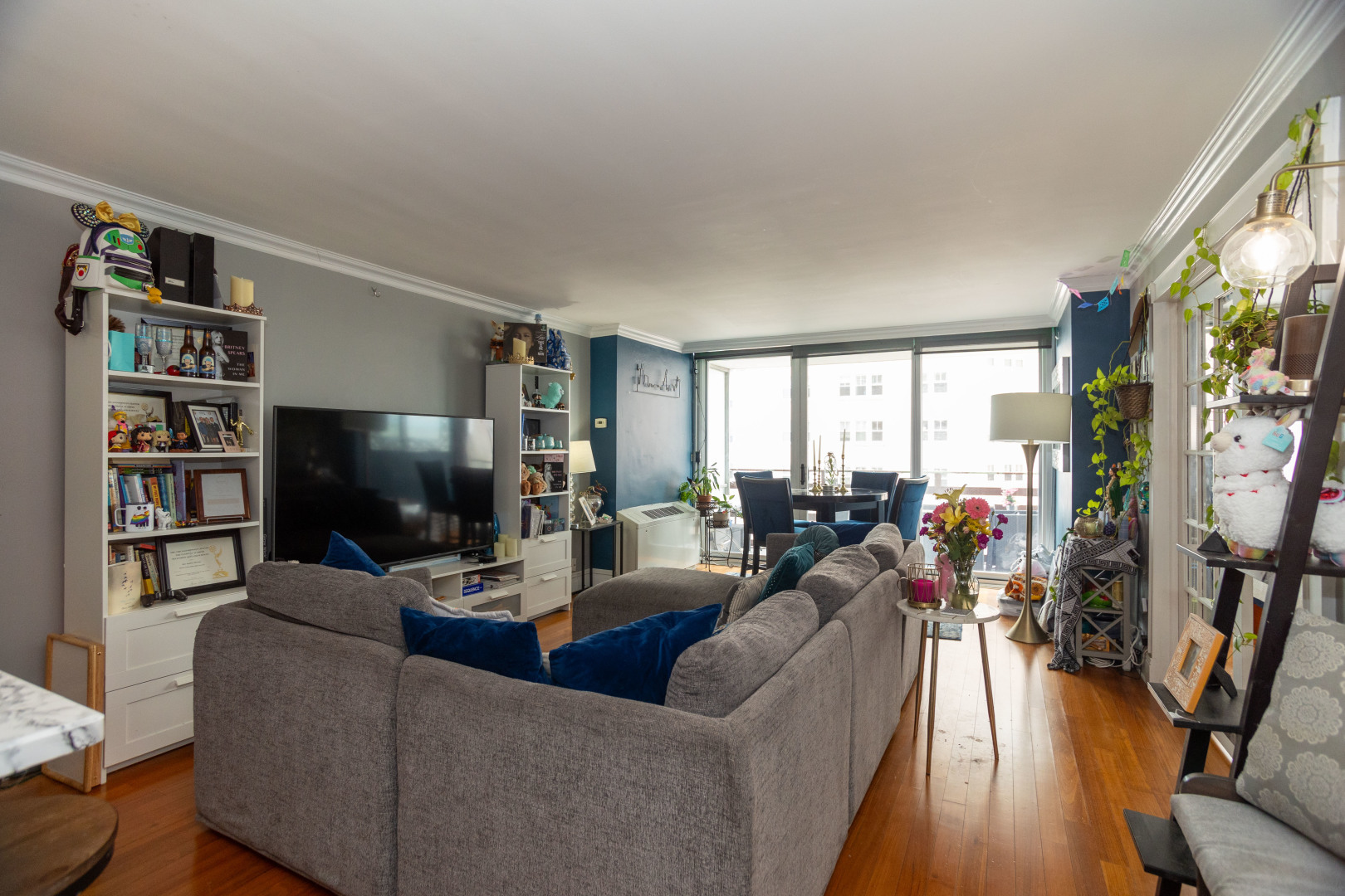 5601 North Sheridan Road, Unit 13D Chicago, IL 60660 - Photo 3 of 14 Gallery Image 3