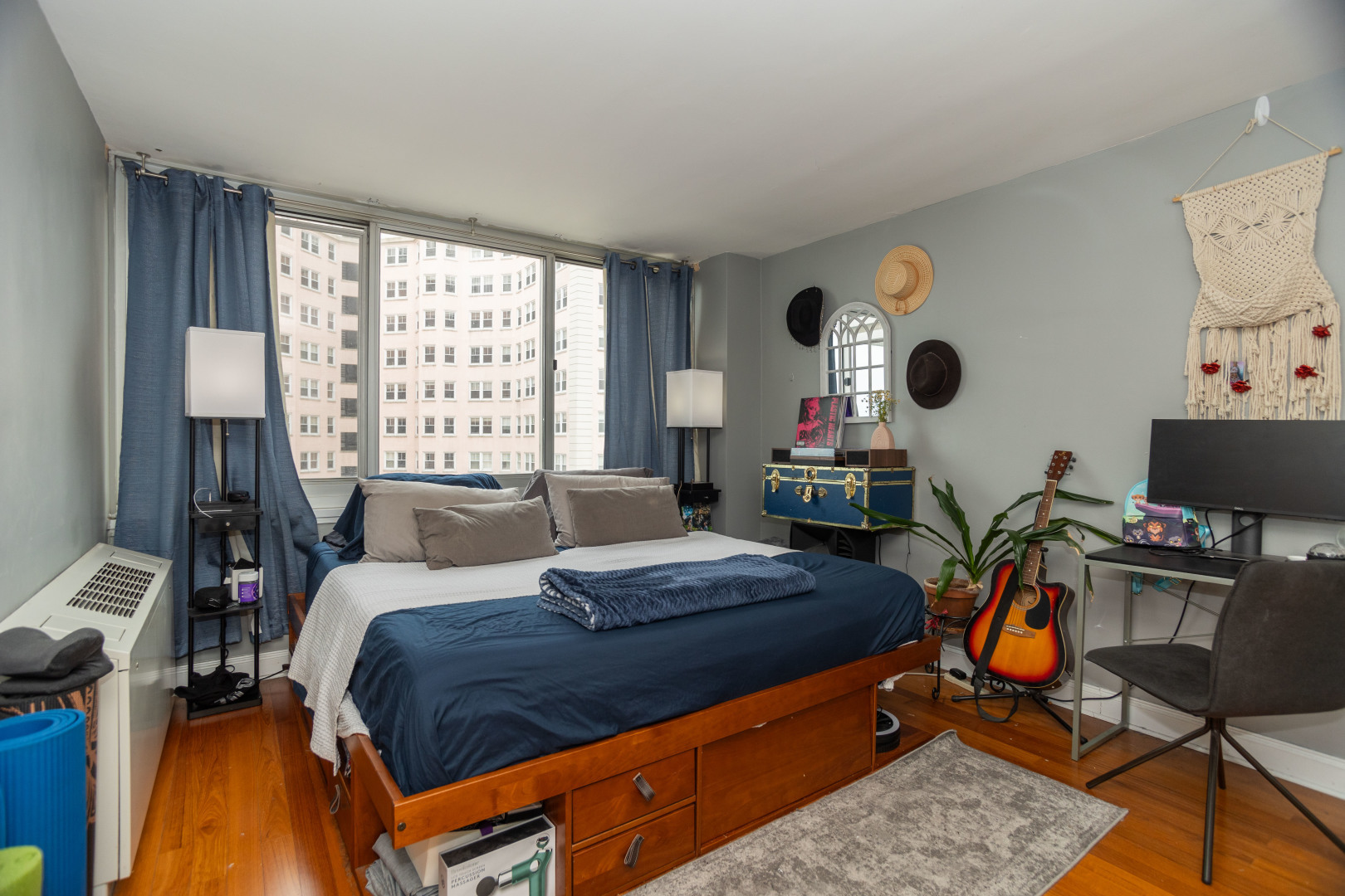 5601 North Sheridan Road, Unit 13D Chicago, IL 60660 - Photo 10 of 14 Gallery Image 10