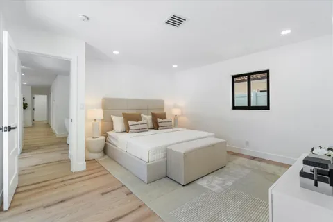 $1,187,999 | 4721 Bayview Drive, Fort Lauderdale, FL 33308