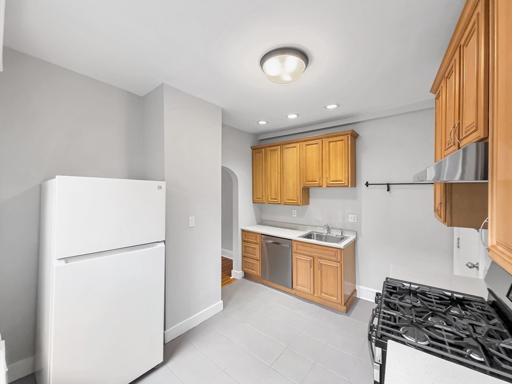 595 Centre Street, Unit 3 Boston, MA 02130 - Photo 4 of 15