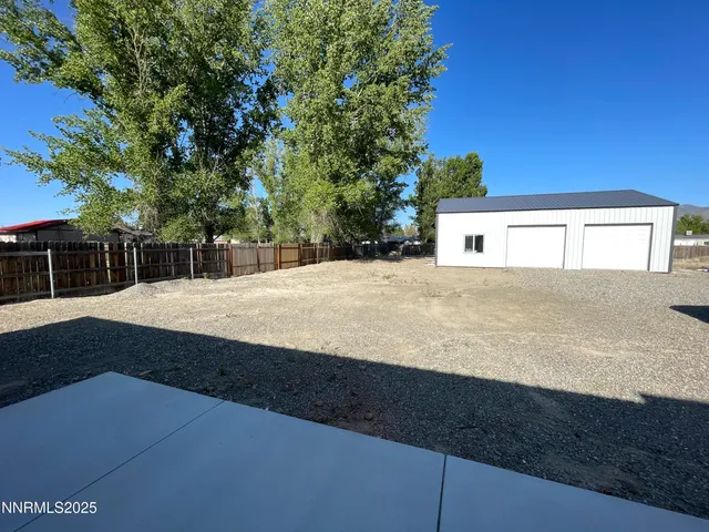 a view of back yard of the house