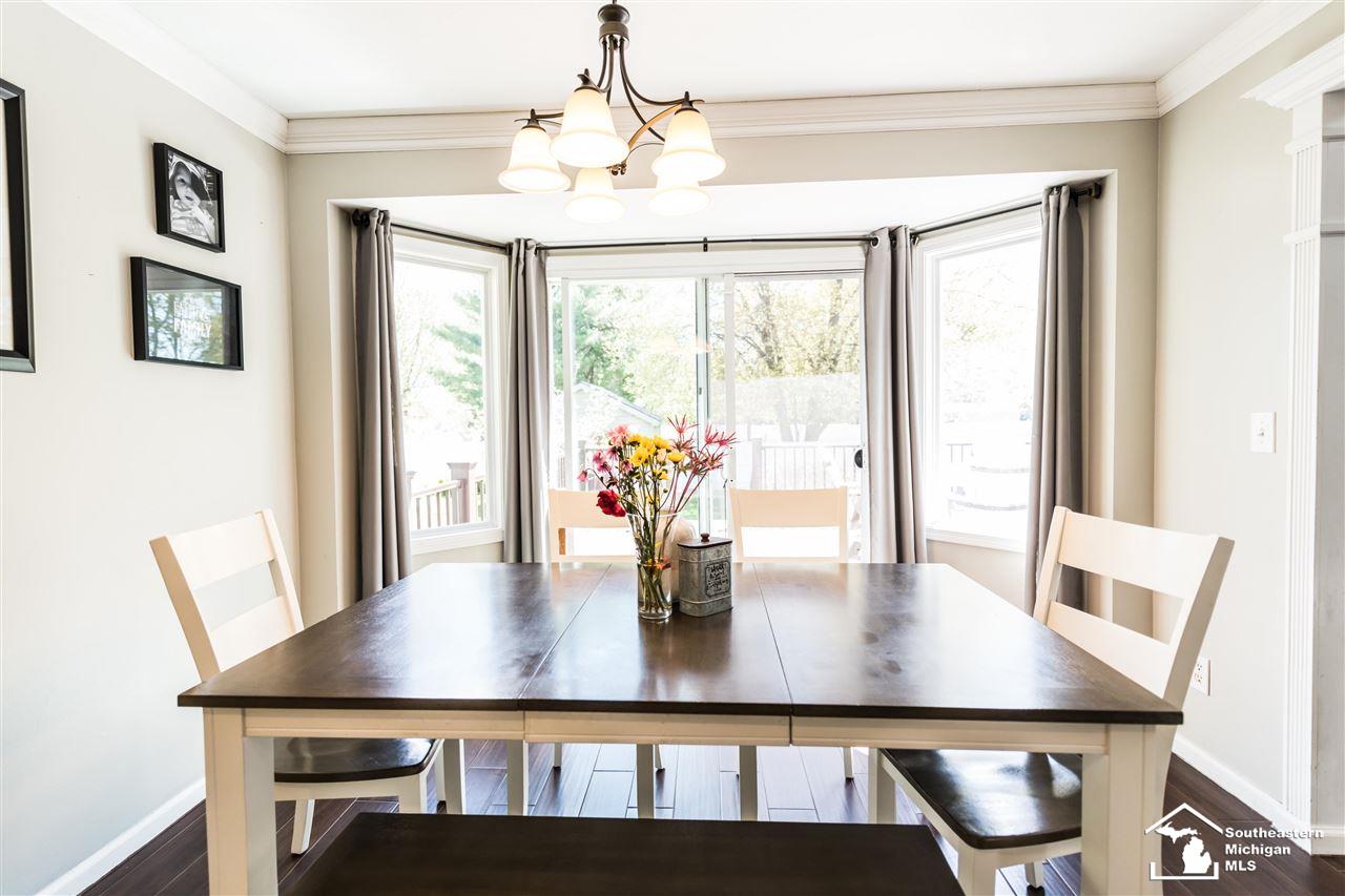 26671 Bell Road New Boston, MI 48164 - Photo 18 of 55 In Kitchen Dining