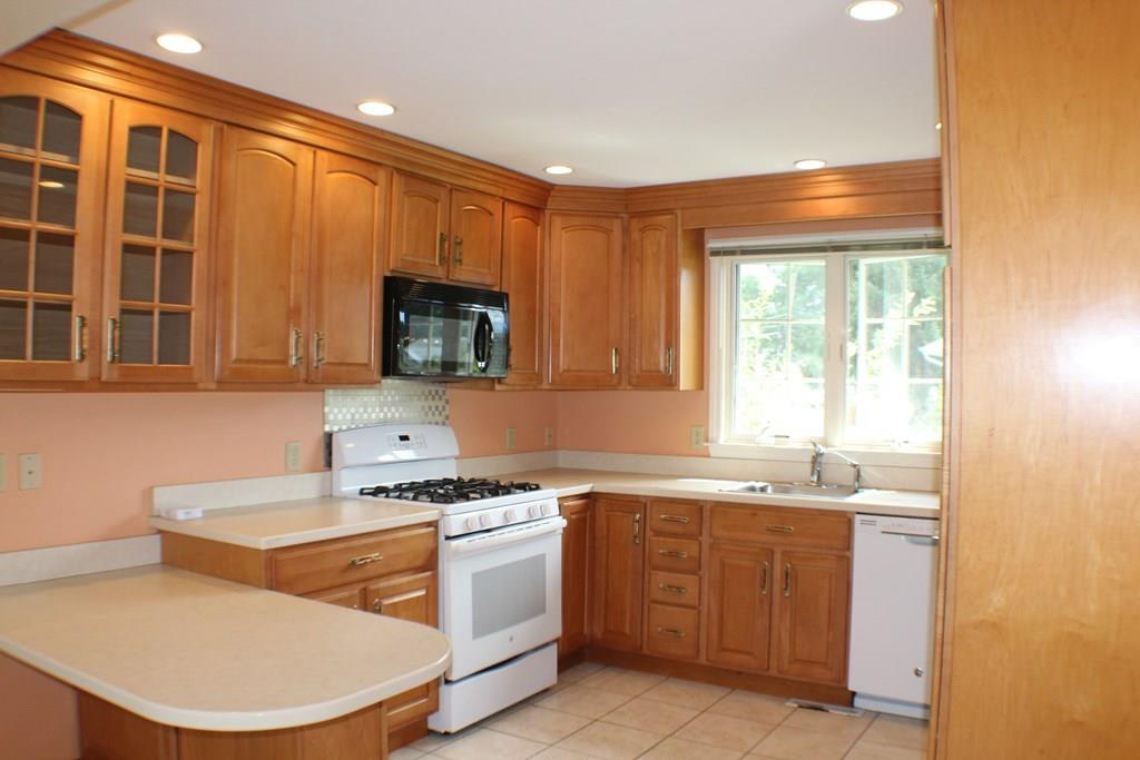 21 Shore Avenue Wareham, MA 02571 - Photo 3 of 20 Gallery Image 3