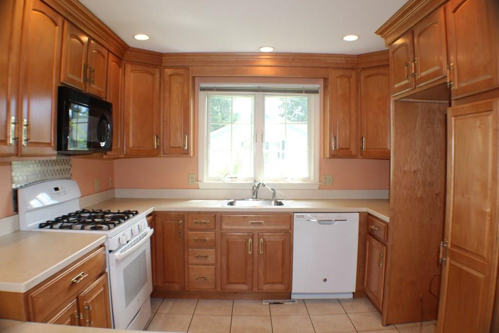 21 Shore Avenue Wareham, MA 02571 - Photo 4 of 20 Gallery Image 4
