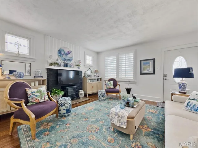 $324,900 | 221 South Rapp Avenue, Columbia, IL 62236