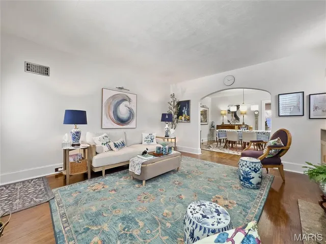 $324,900 | 221 South Rapp Avenue, Columbia, IL 62236