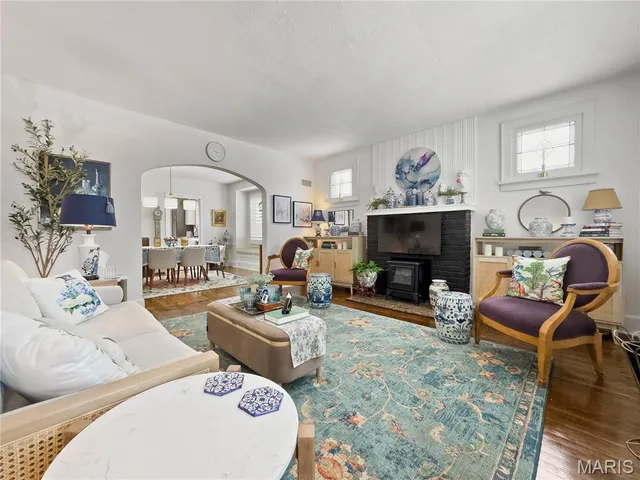 $324,900 | 221 South Rapp Avenue, Columbia, IL 62236