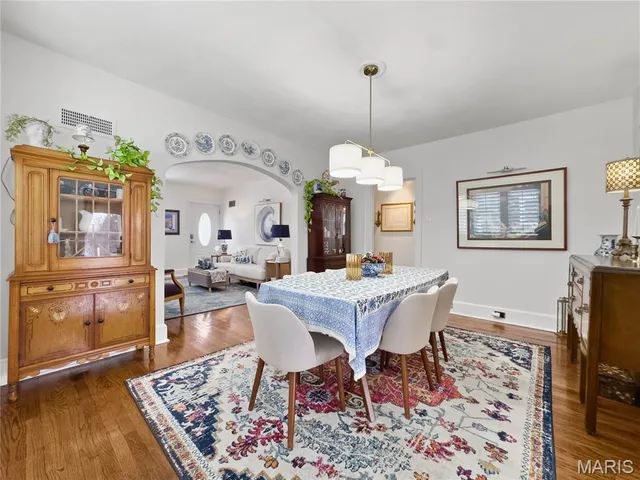 $324,900 | 221 South Rapp Avenue, Columbia, IL 62236