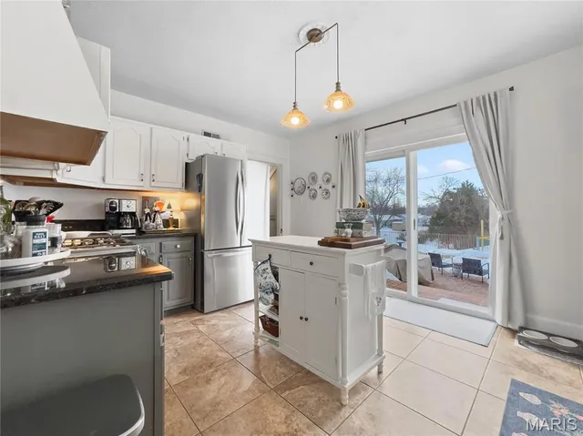 $324,900 | 221 South Rapp Avenue, Columbia, IL 62236