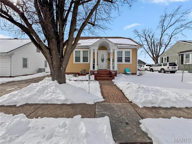 $324,900 | 221 South Rapp Avenue, Columbia, IL 62236