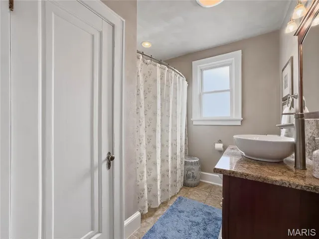 $324,900 | 221 South Rapp Avenue, Columbia, IL 62236