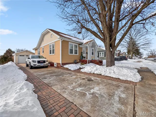 $324,900 | 221 South Rapp Avenue, Columbia, IL 62236