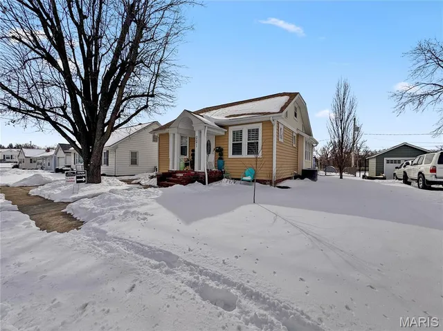 $324,900 | 221 South Rapp Avenue, Columbia, IL 62236