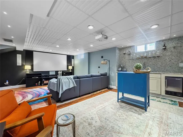 $324,900 | 221 South Rapp Avenue, Columbia, IL 62236