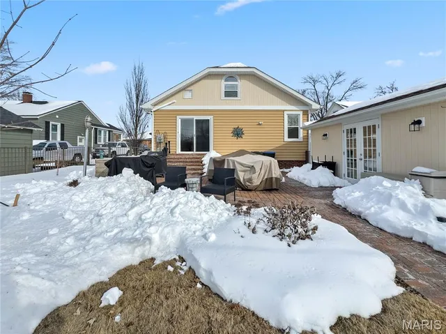 $324,900 | 221 South Rapp Avenue, Columbia, IL 62236