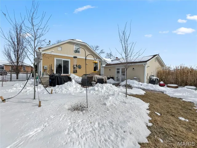 $324,900 | 221 South Rapp Avenue, Columbia, IL 62236