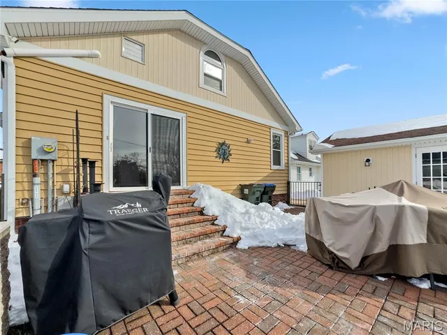 $324,900 | 221 South Rapp Avenue, Columbia, IL 62236