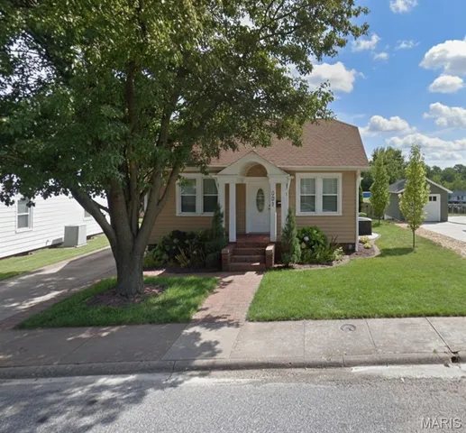 $324,900 | 221 South Rapp Avenue, Columbia, IL 62236