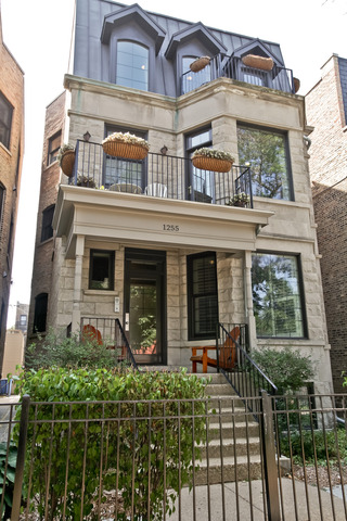 1255 West Addison Street, Unit 3 Chicago, IL 60613 - Photo 1 of 13 front view of a building