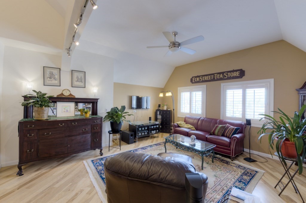 44 Elm Street, Unit 501 Worcester, MA 01609 - Photo 3 of 41 a living room with furniture