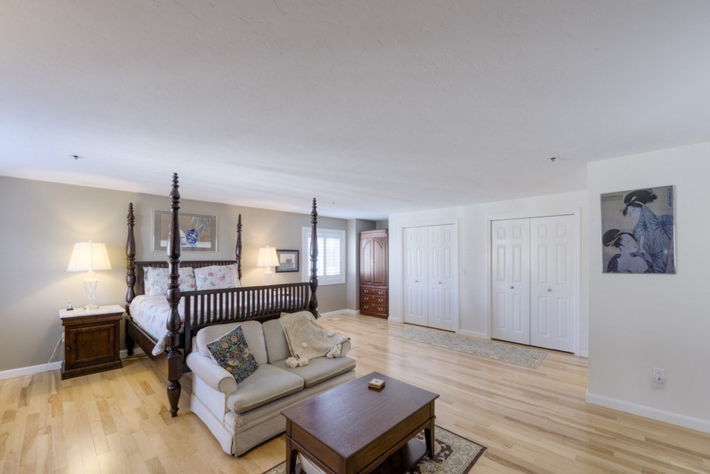 44 Elm Street, Unit 501 Worcester, MA 01609 - Photo 31 of 41 a living room with furniture