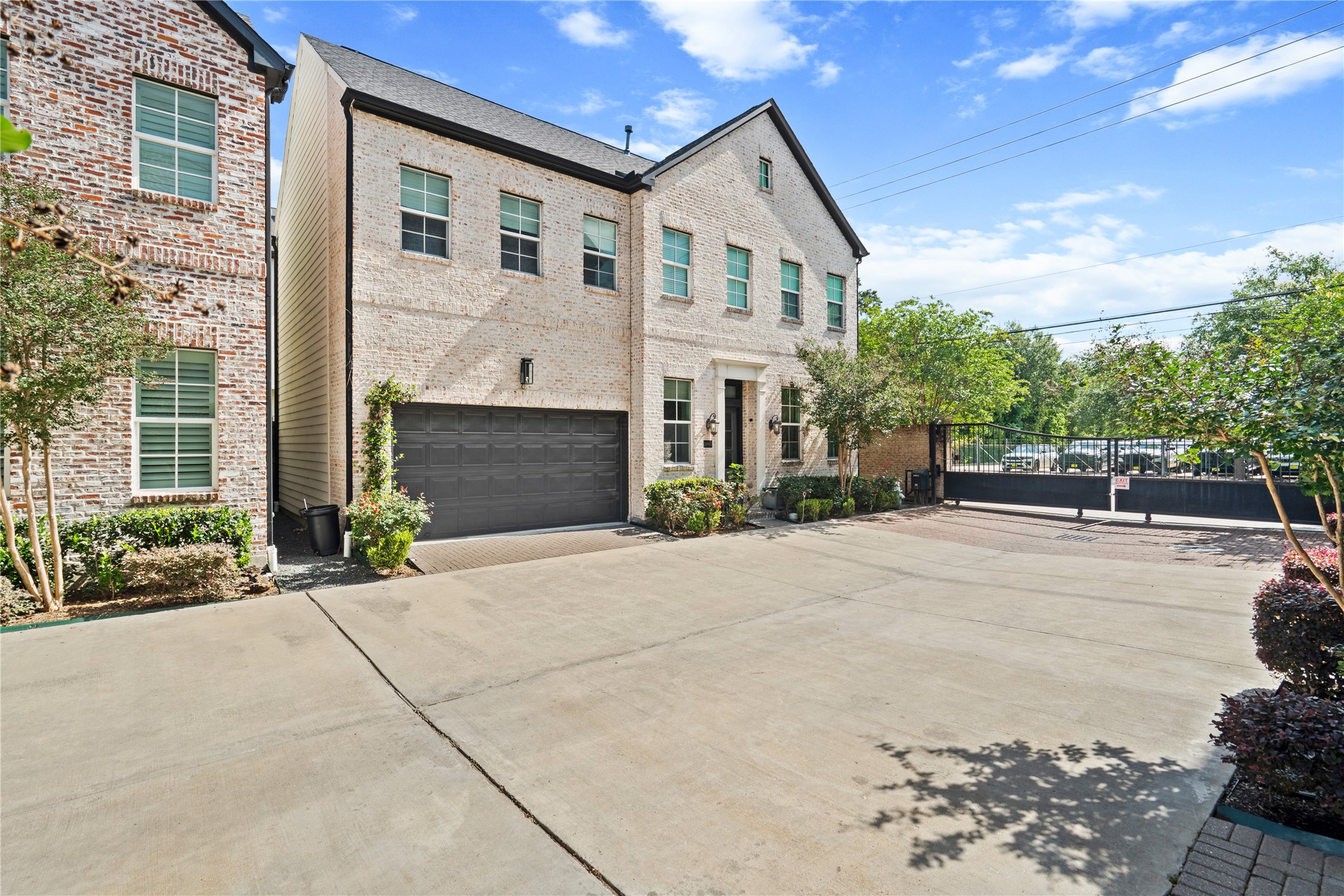 10902 Grove Tree Lane Houston, TX 77043 - Photo 33 of 36