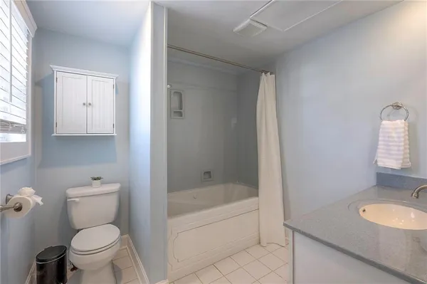 $375,000 | 4809 Rainbow Boulevard, Westwood Hills, KS 66205