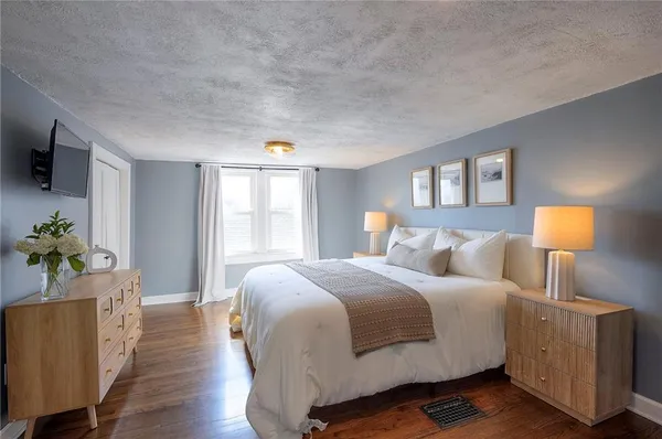 $375,000 | 4809 Rainbow Boulevard, Westwood Hills, KS 66205