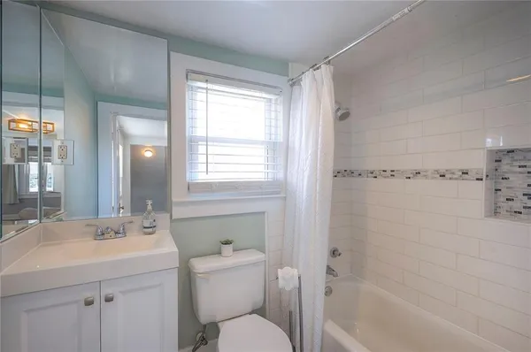 $375,000 | 4809 Rainbow Boulevard, Westwood Hills, KS 66205