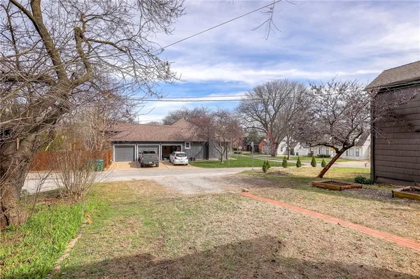 $375,000 | 4809 Rainbow Boulevard, Westwood Hills, KS 66205