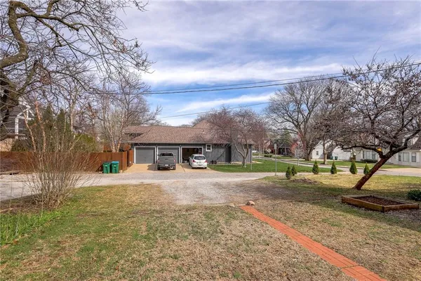 $375,000 | 4809 Rainbow Boulevard, Westwood Hills, KS 66205