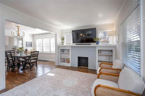 $375,000 | 4809 Rainbow Boulevard, Westwood Hills, KS 66205