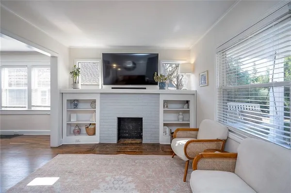 $375,000 | 4809 Rainbow Boulevard, Westwood Hills, KS 66205