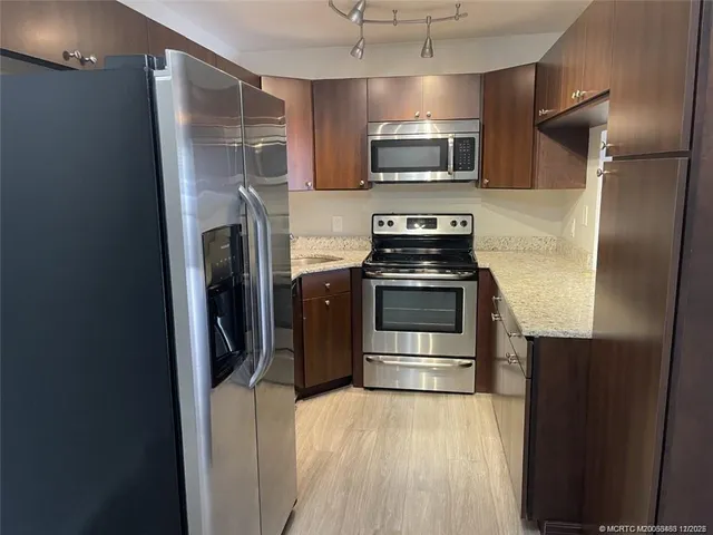 $2,200 | 2114 Southwest Silver Pine Way, Unit 121F1, Palm City, FL 34990