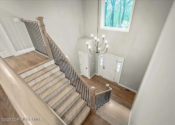 $569,000 | 141 Lookout Court, Henryville, PA 18332