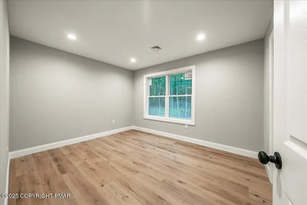 $569,000 | 141 Lookout Court, Henryville, PA 18332