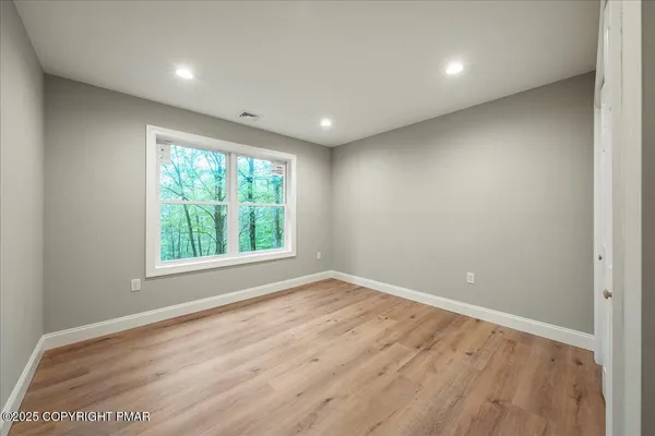 $569,000 | 141 Lookout Court, Henryville, PA 18332