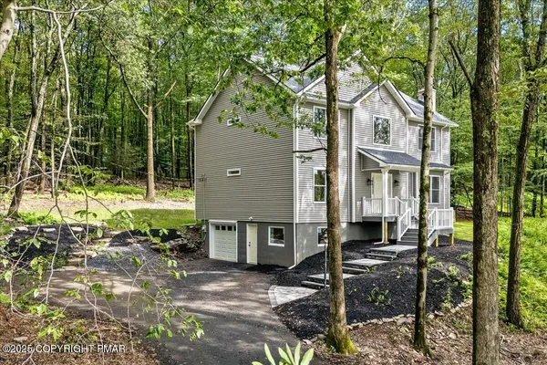 $569,000 | 141 Lookout Court, Henryville, PA 18332