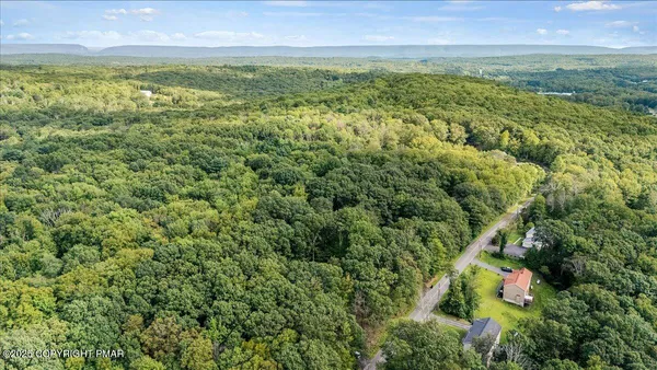 $569,000 | 141 Lookout Court, Henryville, PA 18332