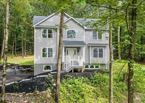 $569,000 | 141 Lookout Court, Henryville, PA 18332