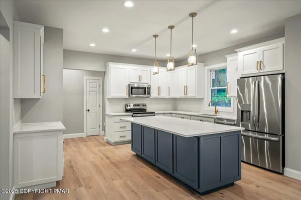 $569,000 | 141 Lookout Court, Henryville, PA 18332