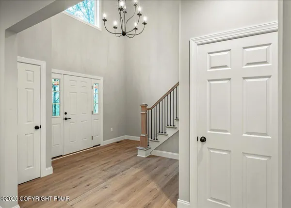 $569,000 | 141 Lookout Court, Henryville, PA 18332