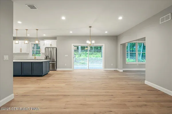 $569,000 | 141 Lookout Court, Henryville, PA 18332