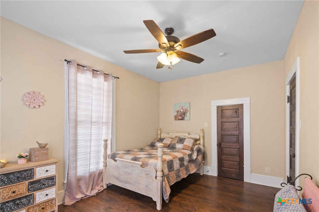 612 Wilbern Street Runge, TX 78151 - Photo 18 of 33 a bedroom with a bed and a window