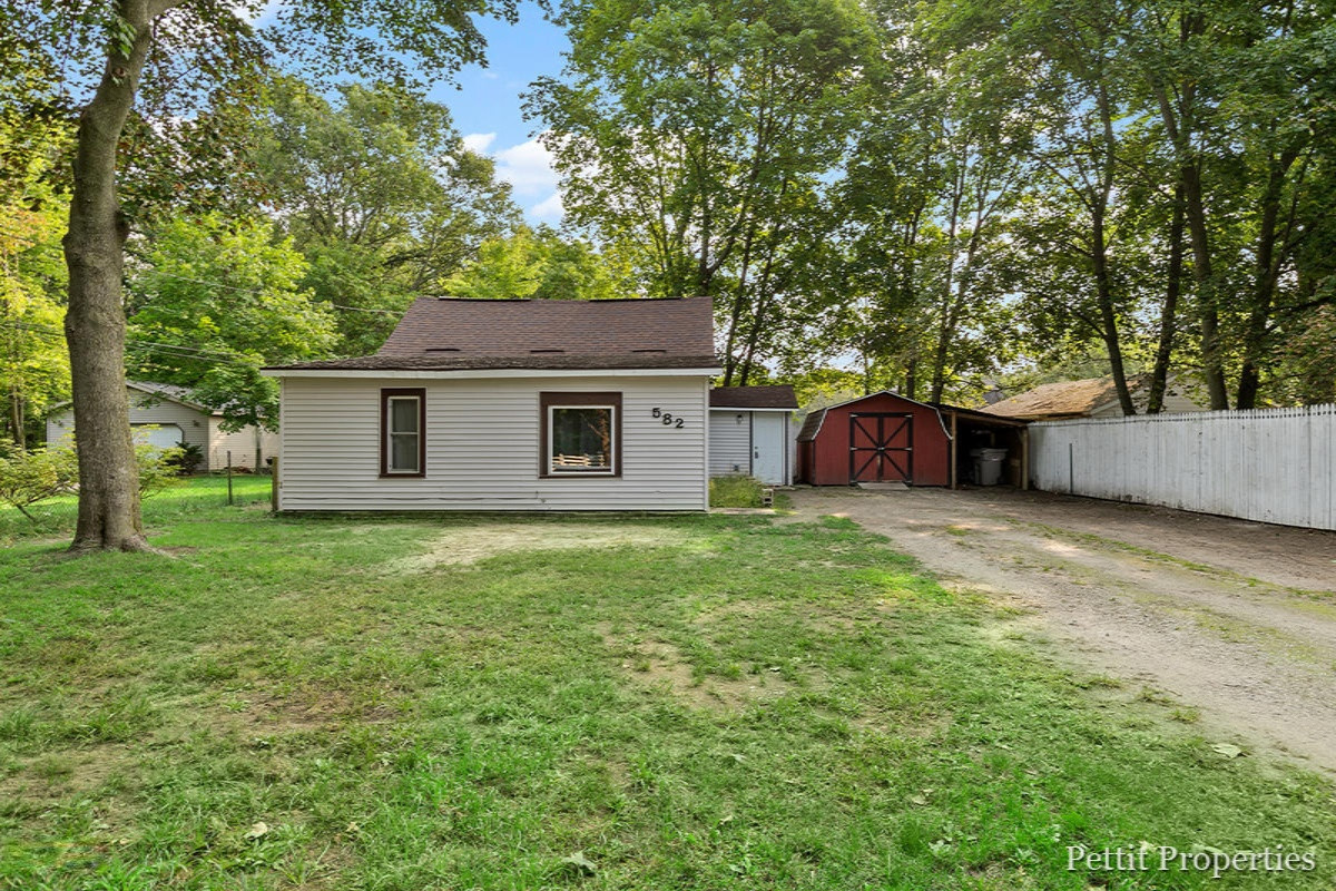 582 South Brooks Road Muskegon, MI 49442 - Photo 1 of 20 IMG_1000